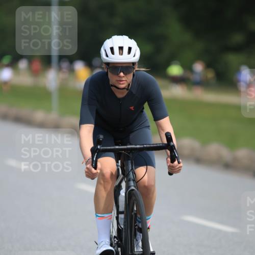 21.06.2025 - 27. Vierlanden-Triathlon H.Heesch http://msf.ph/oto/7984493 15.06.2025 11:22:25 Radfahren 198, 218, 767, 920 meine-sportfotos.de