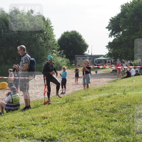 15.06.2025 - 27. Vierlanden-Triathlon KatJ http://msf.ph/oto/7984495 15.06.2025 08:56:17 Schwimmen 239 meine-sportfotos.de