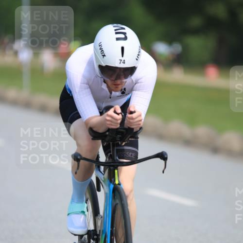 21.06.2025 - 27. Vierlanden-Triathlon H.Heesch http://msf.ph/oto/7984501 15.06.2025 11:22:34 Radfahren 74, 198, 785, 791, 951, 960 meine-sportfotos.de