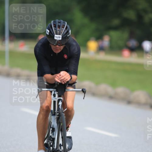 21.06.2025 - 27. Vierlanden-Triathlon H.Heesch http://msf.ph/oto/7984514 15.06.2025 11:22:56 Radfahren 109, 770, 776, 946, 963 meine-sportfotos.de