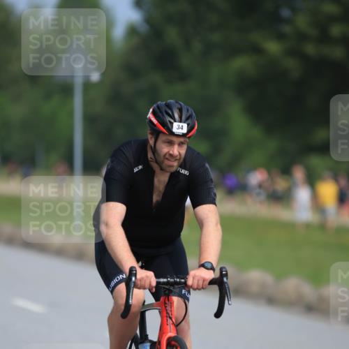 21.06.2025 - 27. Vierlanden-Triathlon H.Heesch http://msf.ph/oto/7984527 15.06.2025 11:23:08 Radfahren 34, 71, 183, 963 meine-sportfotos.de