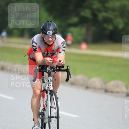 15.06.2025 - 27. Vierlanden-Triathlon H.Heesch http://msf.ph/oto/7984534 15.06.2025 11:00:34 Radfahren 61, 157, 162, 417, 421, 489, 586, 638, 726, 759 meine-sportfotos.de