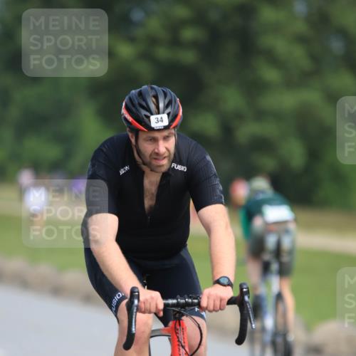 21.06.2025 - 27. Vierlanden-Triathlon H.Heesch http://msf.ph/oto/7984541 15.06.2025 11:23:08 Radfahren 34, 71, 183, 963 meine-sportfotos.de
