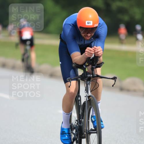 15.06.2025 - 27. Vierlanden-Triathlon H.Heesch http://msf.ph/oto/7984544 15.06.2025 11:00:39 Radfahren 61, 162, 226, 417, 421, 586, 726, 759 meine-sportfotos.de
