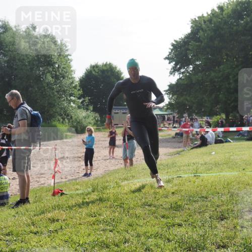 15.06.2025 - 27. Vierlanden-Triathlon KatJ http://msf.ph/oto/7984546 15.06.2025 08:56:18 Schwimmen 239 meine-sportfotos.de