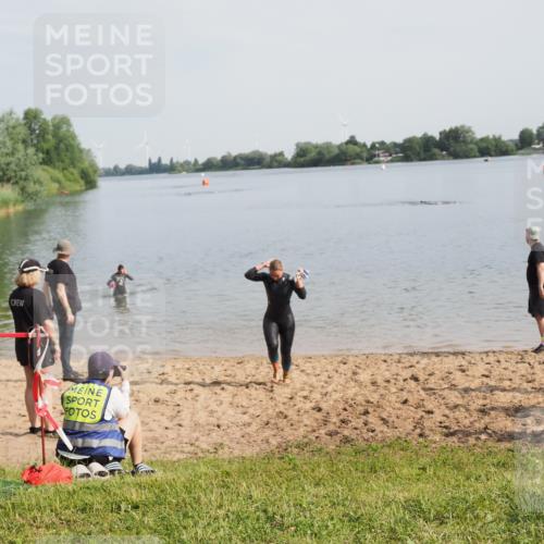 21.06.2025 - 27. Vierlanden-Triathlon MichiJ http://msf.ph/oto/7984550 15.06.2026 09:09:02 Schwimmen 199, 204 meine-sportfotos.de