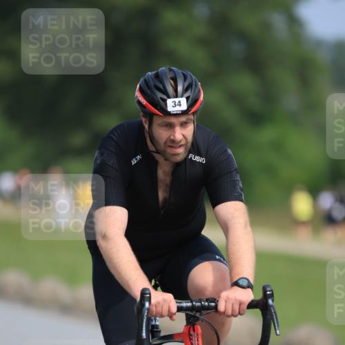 21.06.2025 - 27. Vierlanden-Triathlon H.Heesch http://msf.ph/oto/7984556 15.06.2025 11:23:08 Radfahren 34, 71, 183, 963 meine-sportfotos.de