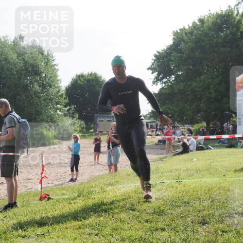 15.06.2025 - 27. Vierlanden-Triathlon KatJ http://msf.ph/oto/7984561 15.06.2025 08:56:19 Schwimmen 239 meine-sportfotos.de
