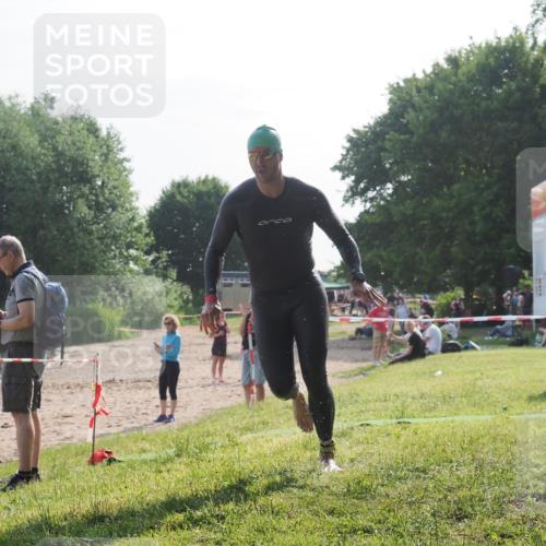 15.06.2025 - 27. Vierlanden-Triathlon KatJ http://msf.ph/oto/7984564 15.06.2025 08:56:19 Schwimmen 239 meine-sportfotos.de