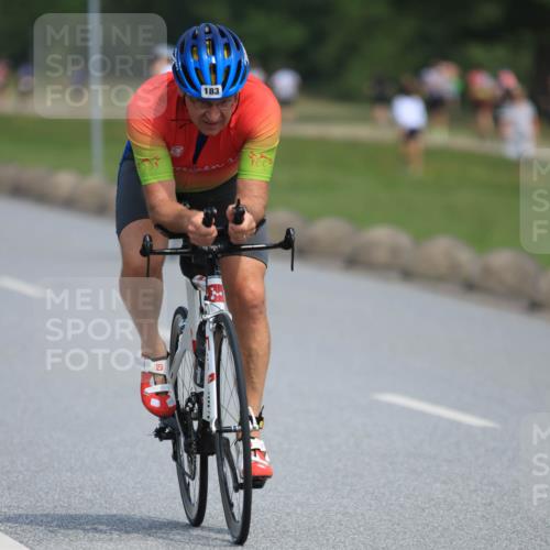 21.06.2025 - 27. Vierlanden-Triathlon H.Heesch http://msf.ph/oto/7984574 15.06.2025 11:23:14 Radfahren 180, 183, 753 meine-sportfotos.de