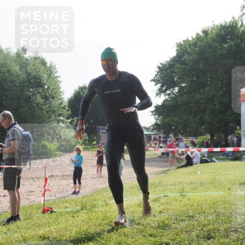 15.06.2025 - 27. Vierlanden-Triathlon KatJ http://msf.ph/oto/7984585 15.06.2025 08:56:19 Schwimmen 239 meine-sportfotos.de