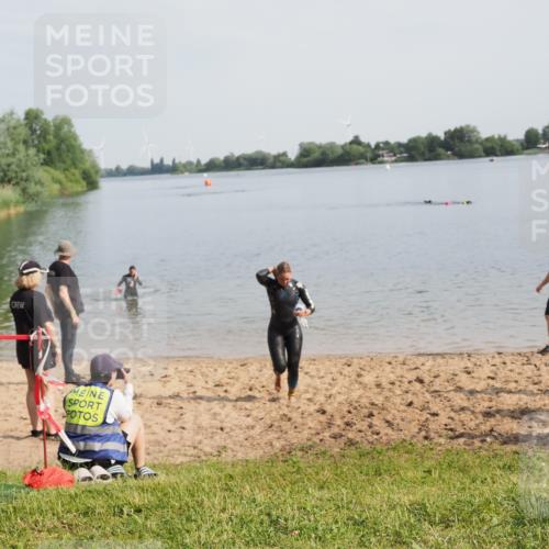 21.06.2025 - 27. Vierlanden-Triathlon MichiJ http://msf.ph/oto/7984588 15.06.2026 09:09:02 Schwimmen 199, 204 meine-sportfotos.de