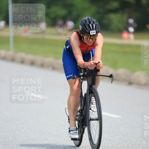 15.06.2025 - 27. Vierlanden-Triathlon H.Heesch http://msf.ph/oto/7984595 15.06.2025 11:00:44 Radfahren 226, 421, 586, 726, 759 meine-sportfotos.de