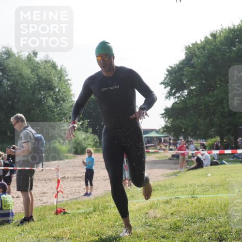 15.06.2025 - 27. Vierlanden-Triathlon KatJ http://msf.ph/oto/7984602 15.06.2025 08:56:19 Schwimmen 239 meine-sportfotos.de