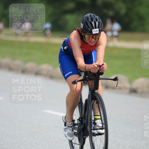 15.06.2025 - 27. Vierlanden-Triathlon H.Heesch http://msf.ph/oto/7984609 15.06.2025 11:00:44 Radfahren 226, 421, 586, 726, 759 meine-sportfotos.de