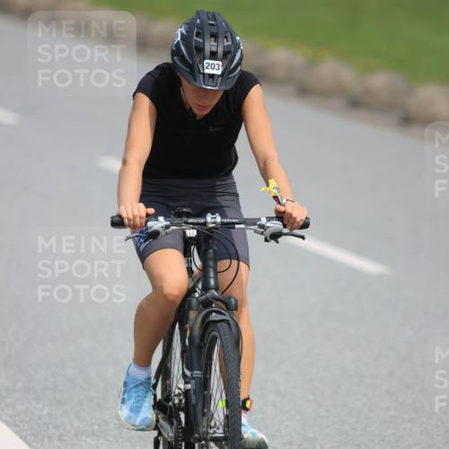 15.06.2025 - 27. Vierlanden-Triathlon H.Heesch http://msf.ph/oto/7984615 15.06.2025 11:00:58 Radfahren 163, 203, 695 meine-sportfotos.de