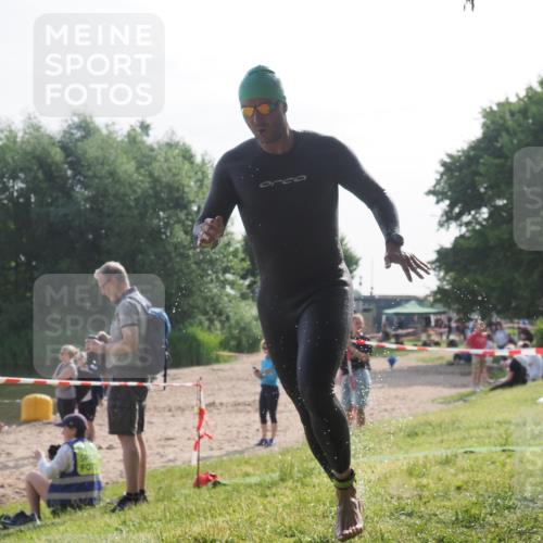 15.06.2025 - 27. Vierlanden-Triathlon KatJ http://msf.ph/oto/7984620 15.06.2025 08:56:19 Schwimmen 239 meine-sportfotos.de