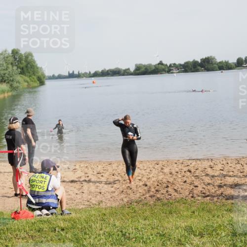 21.06.2025 - 27. Vierlanden-Triathlon MichiJ http://msf.ph/oto/7984621 15.06.2026 09:09:03 Schwimmen 199, 204 meine-sportfotos.de