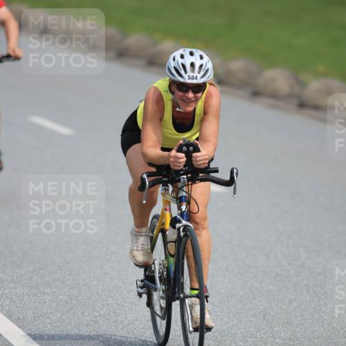 15.06.2025 - 27. Vierlanden-Triathlon H.Heesch http://msf.ph/oto/7984635 15.06.2025 11:01:46 Radfahren 32, 90, 221, 239, 584, 614 meine-sportfotos.de