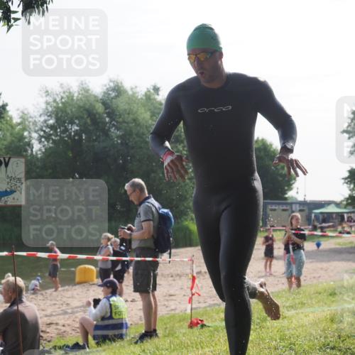 15.06.2025 - 27. Vierlanden-Triathlon KatJ http://msf.ph/oto/7984641 15.06.2025 08:56:19 Schwimmen 239 meine-sportfotos.de