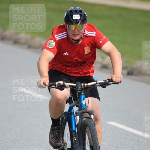 15.06.2025 - 27. Vierlanden-Triathlon H.Heesch http://msf.ph/oto/7984652 15.06.2025 11:01:47 Radfahren 32, 90, 221, 239, 584, 614 meine-sportfotos.de