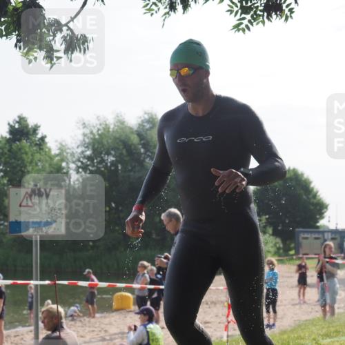 15.06.2025 - 27. Vierlanden-Triathlon KatJ http://msf.ph/oto/7984655 15.06.2025 08:56:19 Schwimmen 239 meine-sportfotos.de