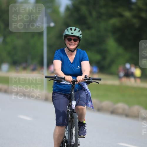 21.06.2025 - 27. Vierlanden-Triathlon H.Heesch http://msf.ph/oto/7984660 15.06.2025 11:23:27 Radfahren 543, 858 meine-sportfotos.de