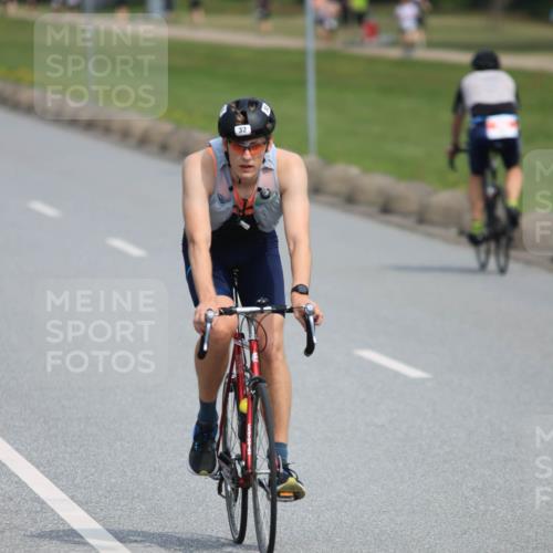 15.06.2025 - 27. Vierlanden-Triathlon H.Heesch http://msf.ph/oto/7984667 15.06.2025 11:01:52 Radfahren 32, 221, 238, 239, 567 meine-sportfotos.de