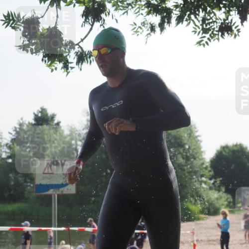 15.06.2025 - 27. Vierlanden-Triathlon KatJ http://msf.ph/oto/7984668 15.06.2025 08:56:19 Schwimmen 239 meine-sportfotos.de