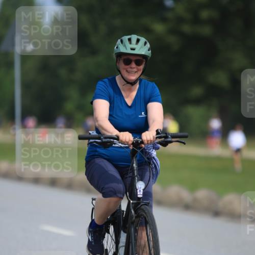21.06.2025 - 27. Vierlanden-Triathlon H.Heesch http://msf.ph/oto/7984675 15.06.2025 11:23:27 Radfahren 543, 858 meine-sportfotos.de