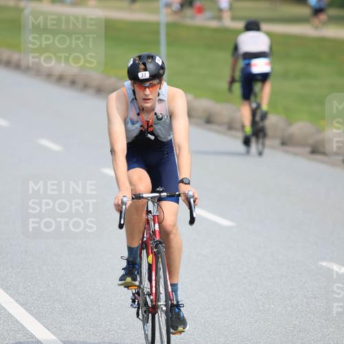 15.06.2025 - 27. Vierlanden-Triathlon H.Heesch http://msf.ph/oto/7984683 15.06.2025 11:01:52 Radfahren 32, 221, 238, 239, 567 meine-sportfotos.de