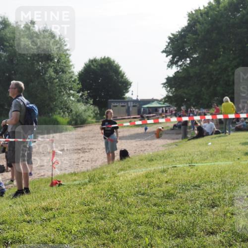 15.06.2025 - 27. Vierlanden-Triathlon KatJ http://msf.ph/oto/7984687 15.06.2025 08:58:03 Schwimmen 157 meine-sportfotos.de