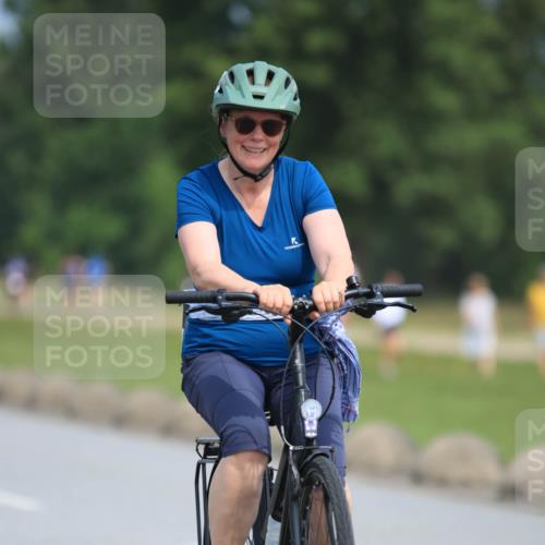 21.06.2025 - 27. Vierlanden-Triathlon H.Heesch http://msf.ph/oto/7984692 15.06.2025 11:23:28 Radfahren 187, 543, 858 meine-sportfotos.de