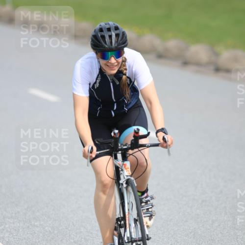 15.06.2025 - 27. Vierlanden-Triathlon H.Heesch http://msf.ph/oto/7984700 15.06.2025 11:01:58 Radfahren 221, 238, 567 meine-sportfotos.de