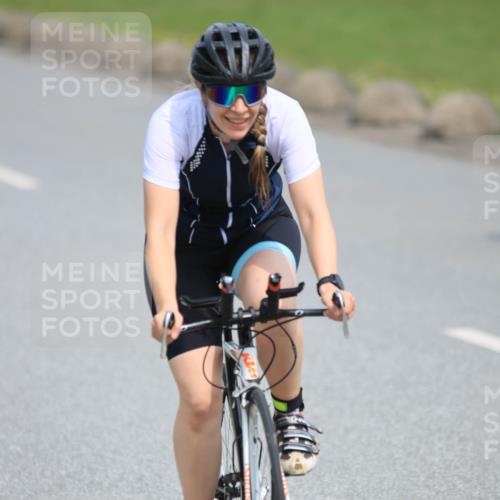 15.06.2025 - 27. Vierlanden-Triathlon H.Heesch http://msf.ph/oto/7984705 15.06.2025 11:01:58 Radfahren 221, 238, 567 meine-sportfotos.de
