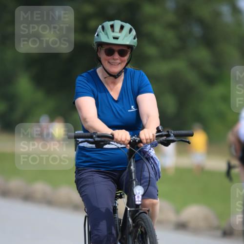 21.06.2025 - 27. Vierlanden-Triathlon H.Heesch http://msf.ph/oto/7984708 15.06.2025 11:23:28 Radfahren 187, 543, 858 meine-sportfotos.de