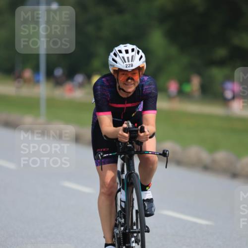 21.06.2025 - 27. Vierlanden-Triathlon H.Heesch http://msf.ph/oto/7984751 15.06.2025 11:23:45 Radfahren 204, 228, 780 meine-sportfotos.de