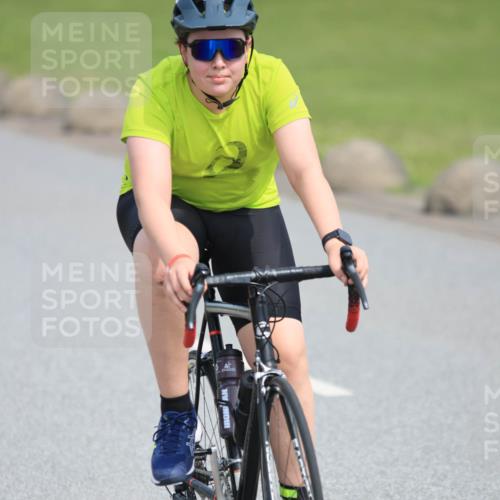15.06.2025 - 27. Vierlanden-Triathlon H.Heesch http://msf.ph/oto/7984756 15.06.2025 11:02:08 Radfahren 125, 620, 713, 749 meine-sportfotos.de
