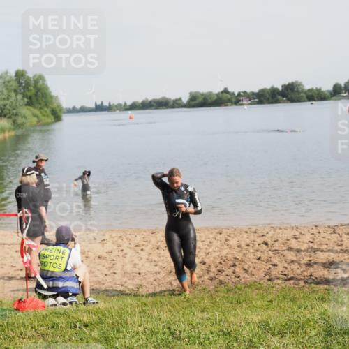 21.06.2025 - 27. Vierlanden-Triathlon MichiJ http://msf.ph/oto/7984765 15.06.2026 09:09:04 Schwimmen 199, 204 meine-sportfotos.de
