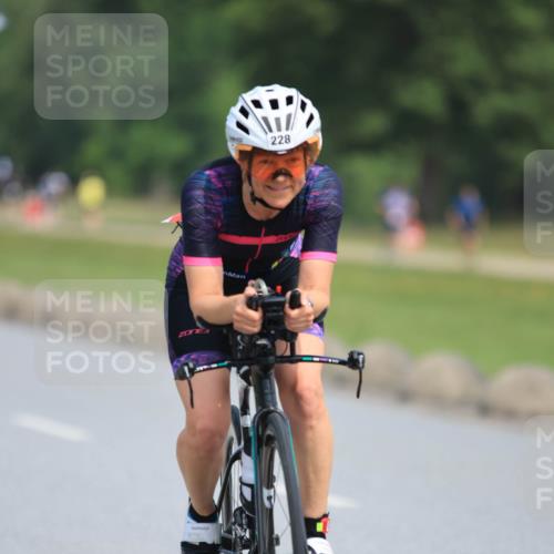 21.06.2025 - 27. Vierlanden-Triathlon H.Heesch http://msf.ph/oto/7984767 15.06.2025 11:23:45 Radfahren 204, 228, 780 meine-sportfotos.de