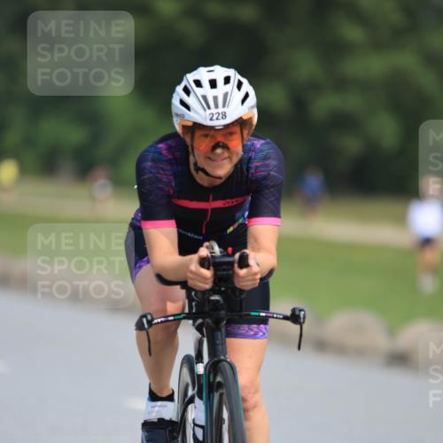 21.06.2025 - 27. Vierlanden-Triathlon H.Heesch http://msf.ph/oto/7984782 15.06.2025 11:23:45 Radfahren 204, 228, 780 meine-sportfotos.de