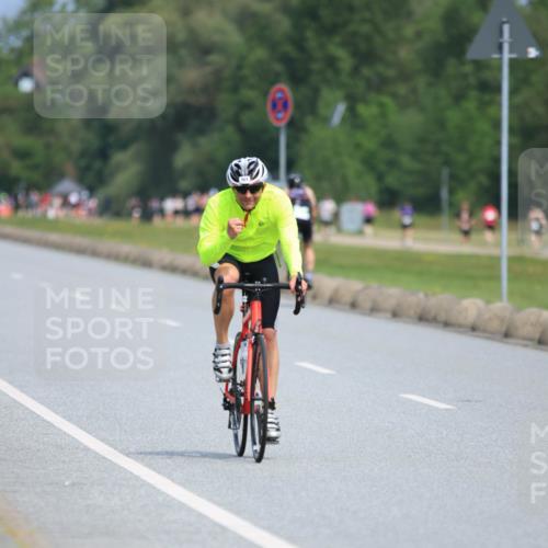 21.06.2025 - 27. Vierlanden-Triathlon H.Heesch http://msf.ph/oto/7984814 15.06.2025 11:24:27 Radfahren 161, 213, 904 meine-sportfotos.de