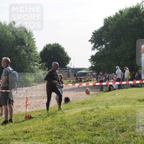 15.06.2025 - 27. Vierlanden-Triathlon KatJ http://msf.ph/oto/7984822 15.06.2025 08:58:14 Schwimmen 151, 157, 232 meine-sportfotos.de