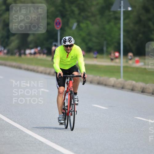 21.06.2025 - 27. Vierlanden-Triathlon H.Heesch http://msf.ph/oto/7984826 15.06.2025 11:24:27 Radfahren 161, 213, 904 meine-sportfotos.de