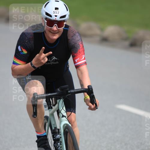 15.06.2025 - 27. Vierlanden-Triathlon H.Heesch http://msf.ph/oto/7984831 15.06.2025 11:02:17 Radfahren 104, 174, 557, 713 meine-sportfotos.de
