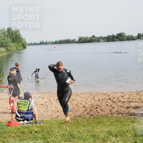 21.06.2025 - 27. Vierlanden-Triathlon MichiJ http://msf.ph/oto/7984838 15.06.2026 09:09:05 Schwimmen 199, 204 meine-sportfotos.de
