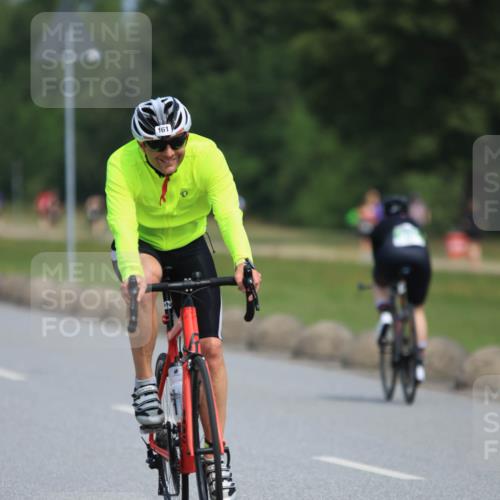 21.06.2025 - 27. Vierlanden-Triathlon H.Heesch http://msf.ph/oto/7984839 15.06.2025 11:24:28 Radfahren 161, 213 meine-sportfotos.de