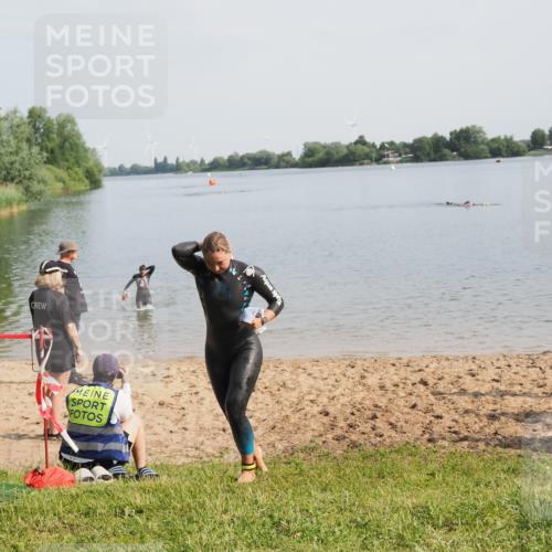 21.06.2025 - 27. Vierlanden-Triathlon MichiJ http://msf.ph/oto/7984849 15.06.2026 09:09:05 Schwimmen 199, 204 meine-sportfotos.de