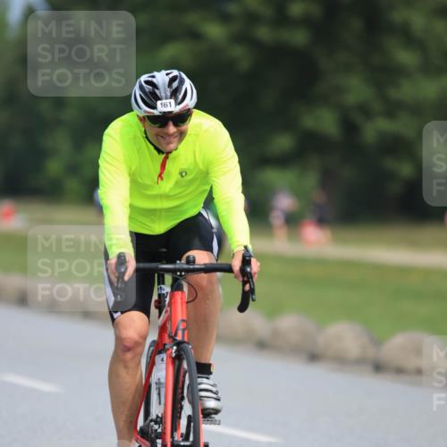 21.06.2025 - 27. Vierlanden-Triathlon H.Heesch http://msf.ph/oto/7984856 15.06.2025 11:24:29 Radfahren 161, 213 meine-sportfotos.de