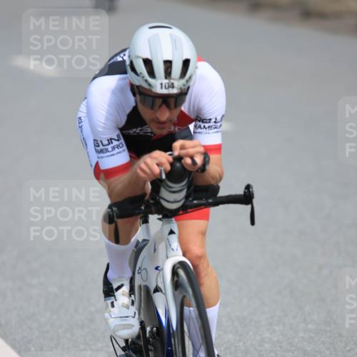 15.06.2025 - 27. Vierlanden-Triathlon H.Heesch http://msf.ph/oto/7984861 15.06.2025 11:02:19 Radfahren 104, 174, 217, 557 meine-sportfotos.de